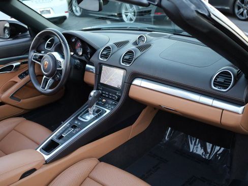 Used 2018 Porsche 718 Boxster S image 45