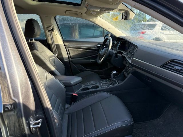 Used 2024 Volkswagen Jetta SE FWD image 15