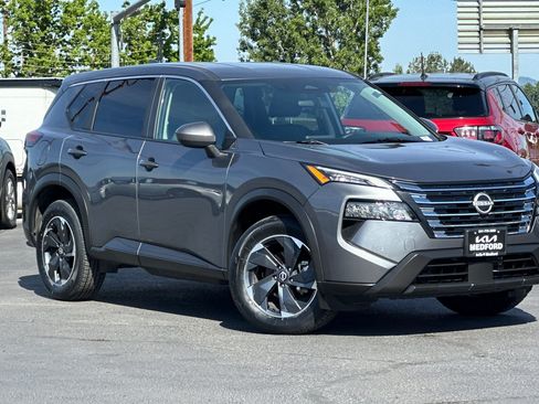 Used 2025 Nissan Rogue SV AWD/4WD image 2