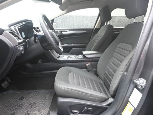 Used 2020 Ford Fusion SE FWD image 18