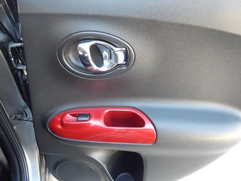 Used 2011 Nissan Juke SV FWD image 27
