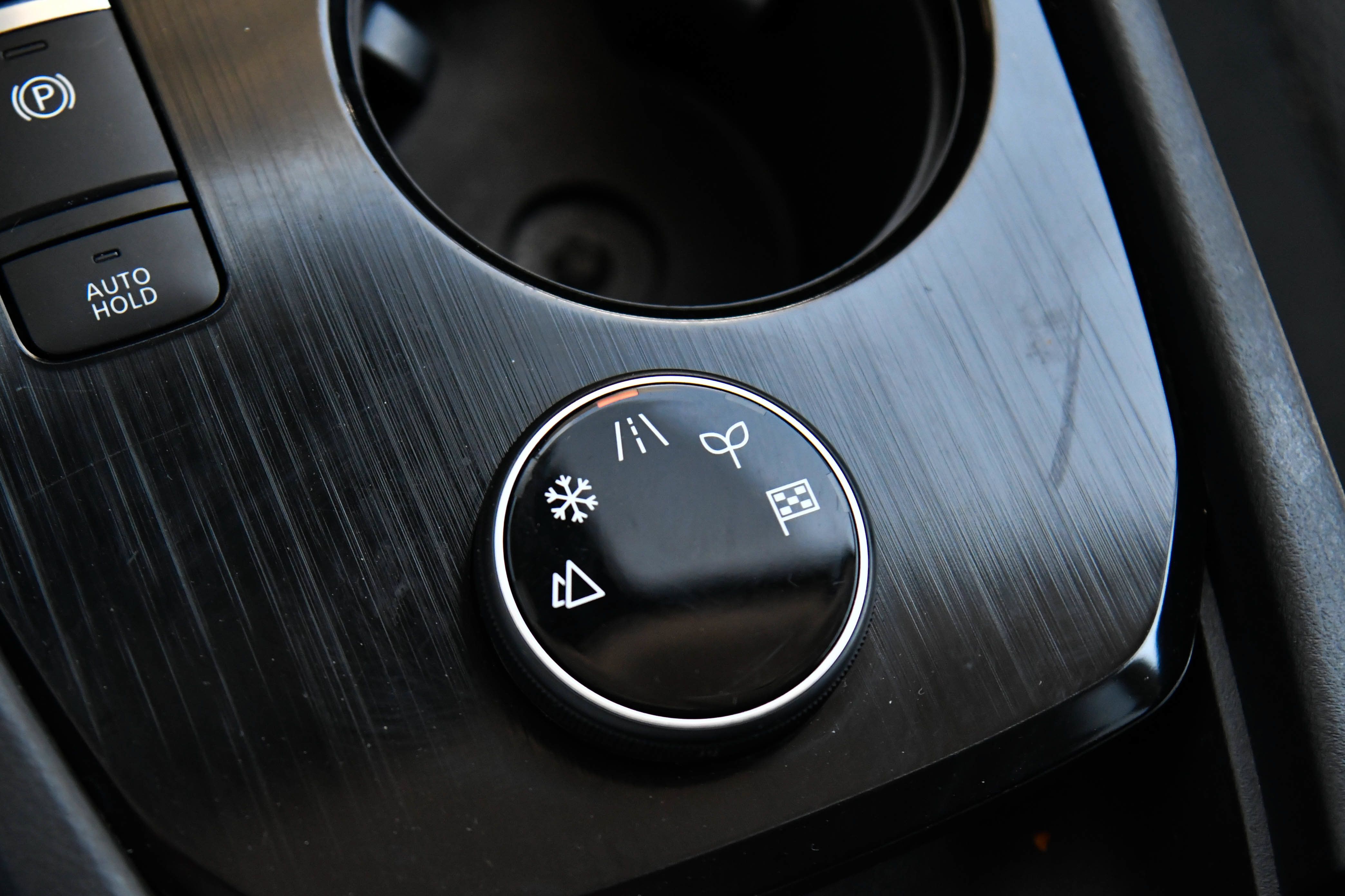 Used 2025 Nissan Rogue SV AWD/4WD image 27