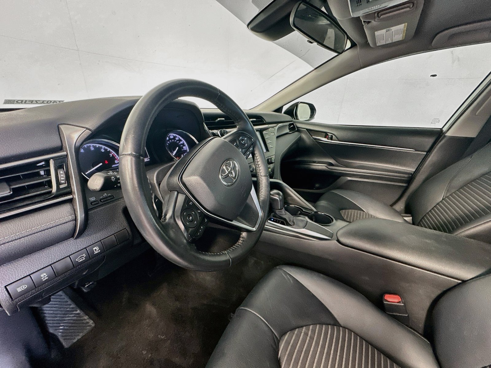 Used 2020 Toyota Camry SE FWD image 7