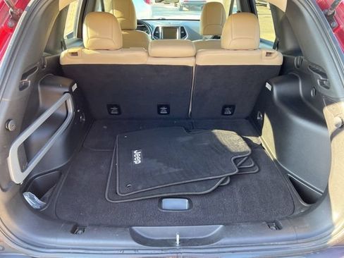 Used 2016 Jeep Cherokee Limited FWD image 11
