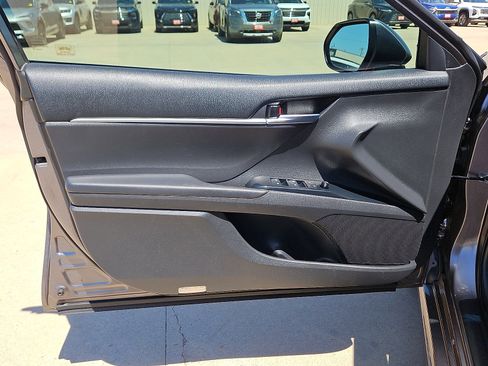 Used 2018 Toyota Camry SE w/ Convenience Package FWD image 10