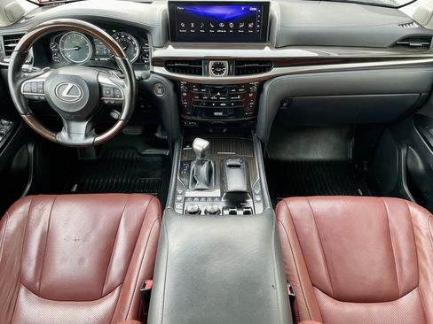 Used 2019 Lexus LX 570 4WD w/ Luxury Package image 16