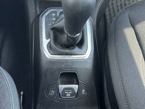 Used 2023 Jeep Renegade Altitude w/ Convenience Group I AWD/4WD image 38