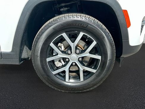 Used 2025 Jeep Grand Cherokee Limited AWD/4WD image 31