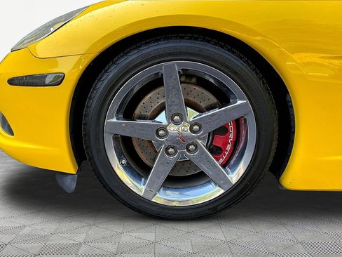 Used 2007 Chevrolet Corvette Coupe w/ Performance Package RWD image 25