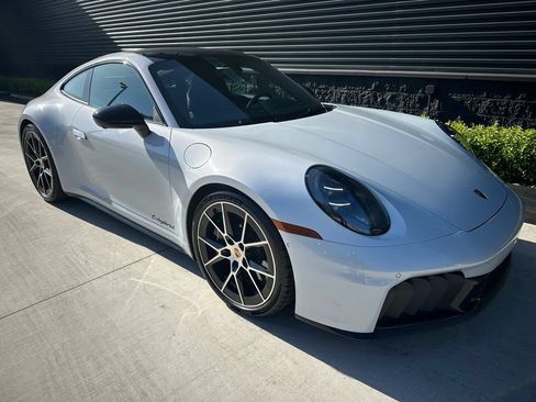 Certified 2025 Porsche 911 Carrera GTS RWD image 11