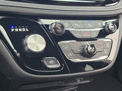 New 2026 Chrysler Pacifica Select w/ S Appearance Package image 10