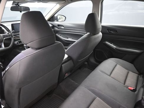 Used 2024 Nissan Altima 2.5 SV image 2