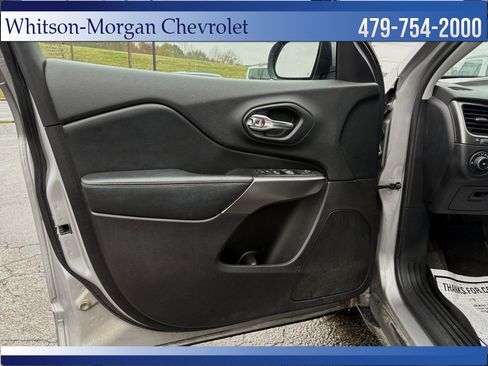 Used 2020 Jeep Cherokee Latitude Plus image 11