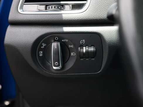 Used 2018 Audi Q3 2.0T Premium AWD/4WD image 40