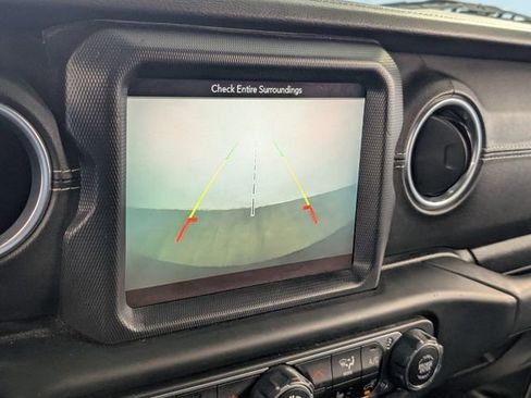 Used 2018 Jeep Wrangler Unlimited Sahara image 18