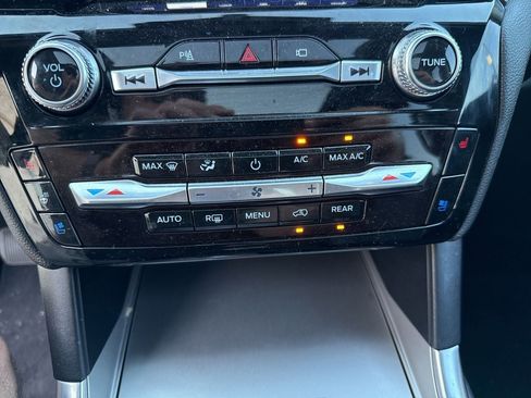 Used 2023 Ford Explorer Limited w/ Limited Technology Package image 26