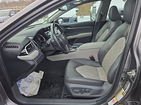 Used 2018 Toyota Camry XLE w/ Audio Package image 18