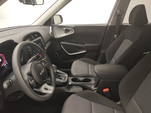 Used 2025 Kia Soul LX w/ LX Technology Package image 17