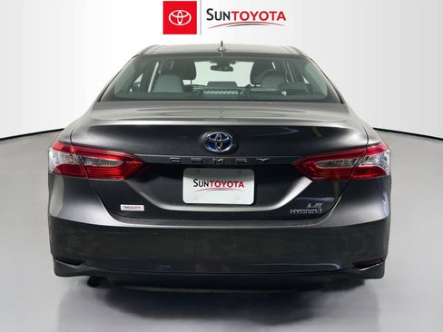 Used 2020 Toyota Camry LE image 5