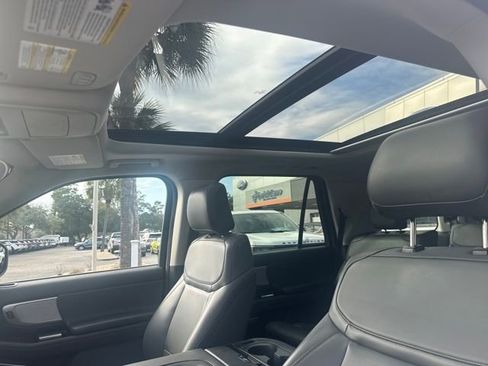 Used 2025 Ford Expedition Active image 24