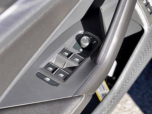 Used 2024 Volkswagen Jetta SE image 22