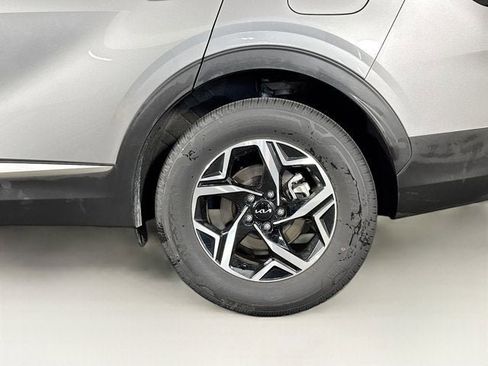 Used 2025 Kia Sportage LX AWD/4WD image 28