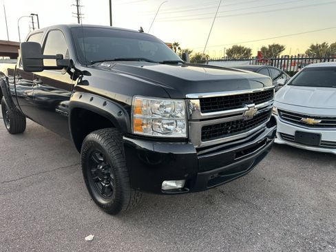 Used 2010 Chevrolet Silverado 2500 LT w/ Interior Plus Package AWD/4WD image 3