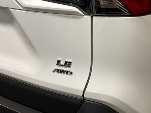Used 2022 Toyota RAV4 LE AWD/4WD image 5