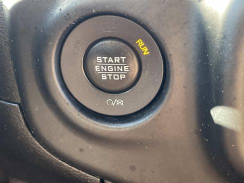 Used 2020 Jeep Gladiator Overland AWD/4WD image 24
