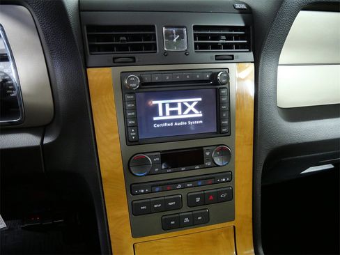 Used 2013 Lincoln Navigator L 4WD image 19