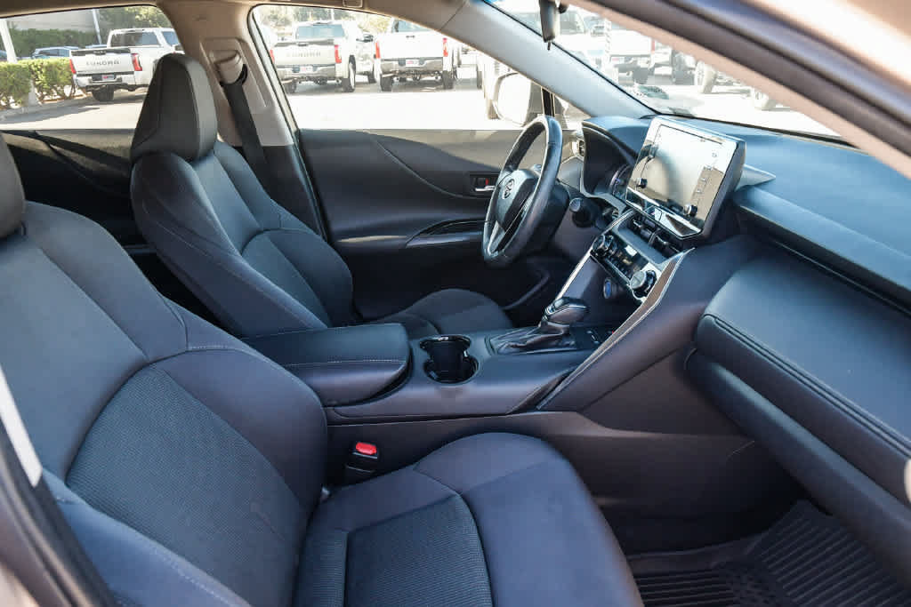 Used 2021 Toyota Venza LE AWD/4WD image 16