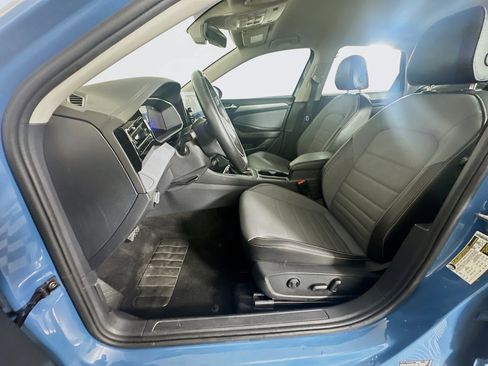 Used 2025 Volkswagen Jetta SE FWD image 13