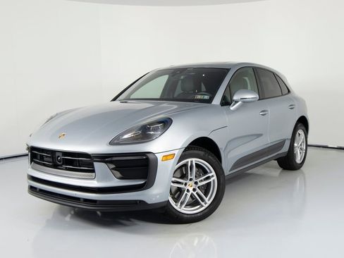 Certified 2025 Porsche Macan image 1