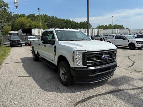 New 2025 Ford F350 XL w/ FX4 Off-Road Package image 4