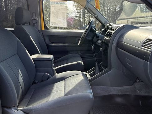 Used 2002 Nissan Frontier XE image 18