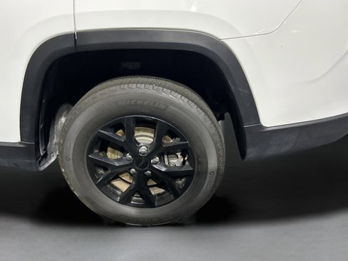 Used 2024 Jeep Grand Cherokee L Laredo image 24