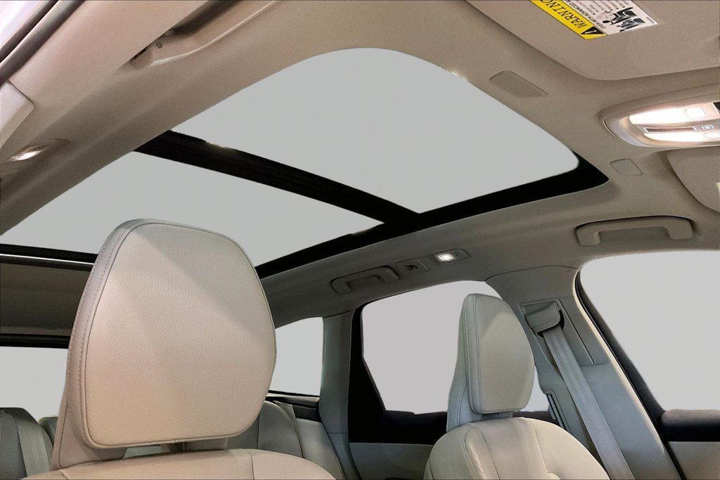 Certified 2023 Volvo XC60 B5 Plus w/ Climate Package AWD/4WD image 28