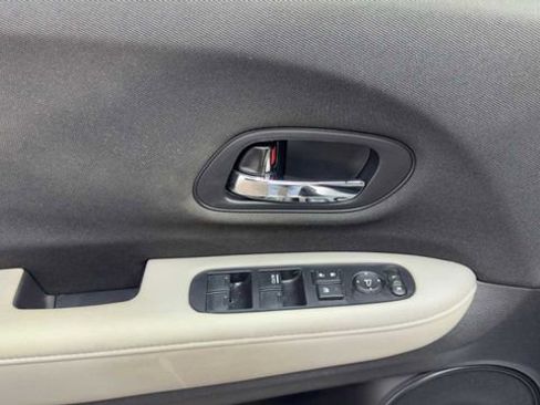 Used 2022 Honda HR-V LX image 18