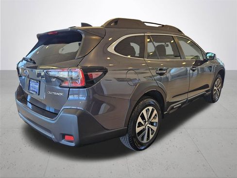 Used 2024 Subaru Outback Premium AWD/4WD image 7