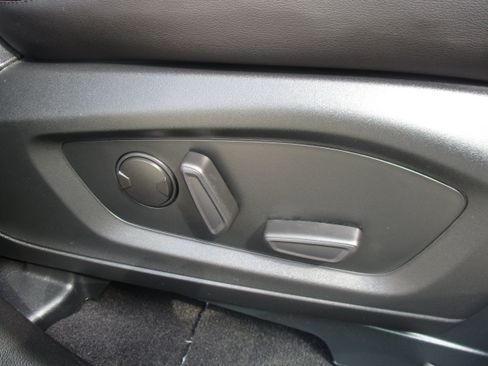 Used 2024 Ford Explorer XLT w/ Equipment Group 202A AWD/4WD image 45
