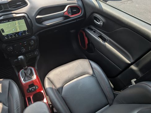Used 2022 Jeep Renegade Trailhawk AWD/4WD image 11