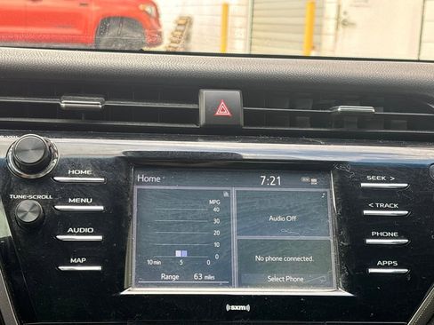 Used 2020 Toyota Camry SE image 6