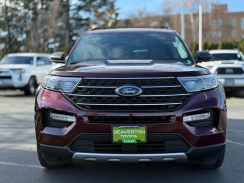 Used 2022 Ford Explorer XLT w/ Equipment Group 202A image 8