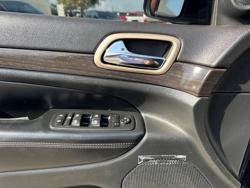Used 2014 Jeep Grand Cherokee Altitude AWD/4WD image 11