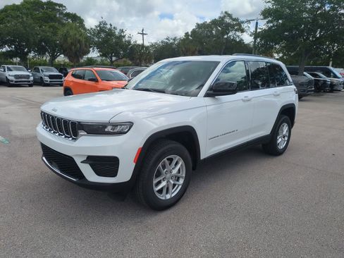New 2026 Jeep Grand Cherokee Laredo RWD image 9