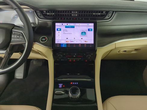 Used 2025 Jeep Grand Cherokee L Limited image 24