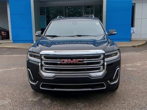 Certified 2023 GMC Acadia SLE w/ Driver Convenience Package image 3