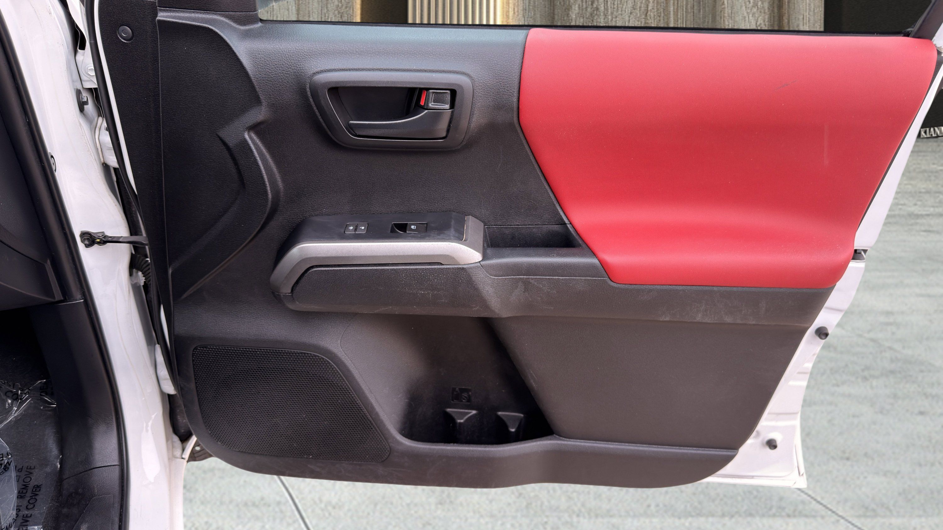 Used 2022 Toyota Tacoma SR5 RWD image 39