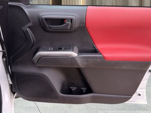 Used 2022 Toyota Tacoma SR5 RWD image 39