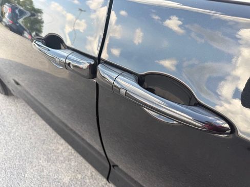 Used 2023 Chrysler Pacifica Touring-L FWD image 13
